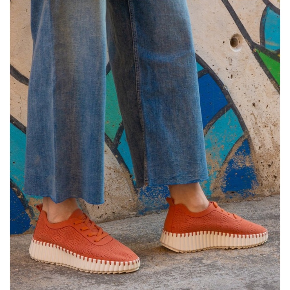 Walk & Fly orange sneakers